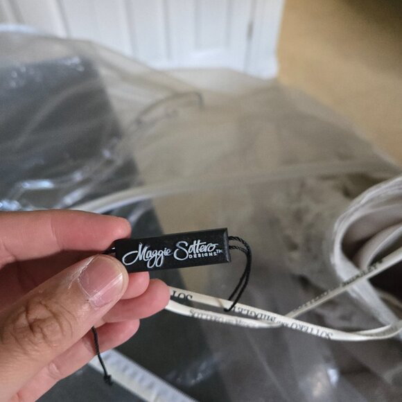 Unworn Sottero and Midgley Wedding Dress - Picture 3 of 10